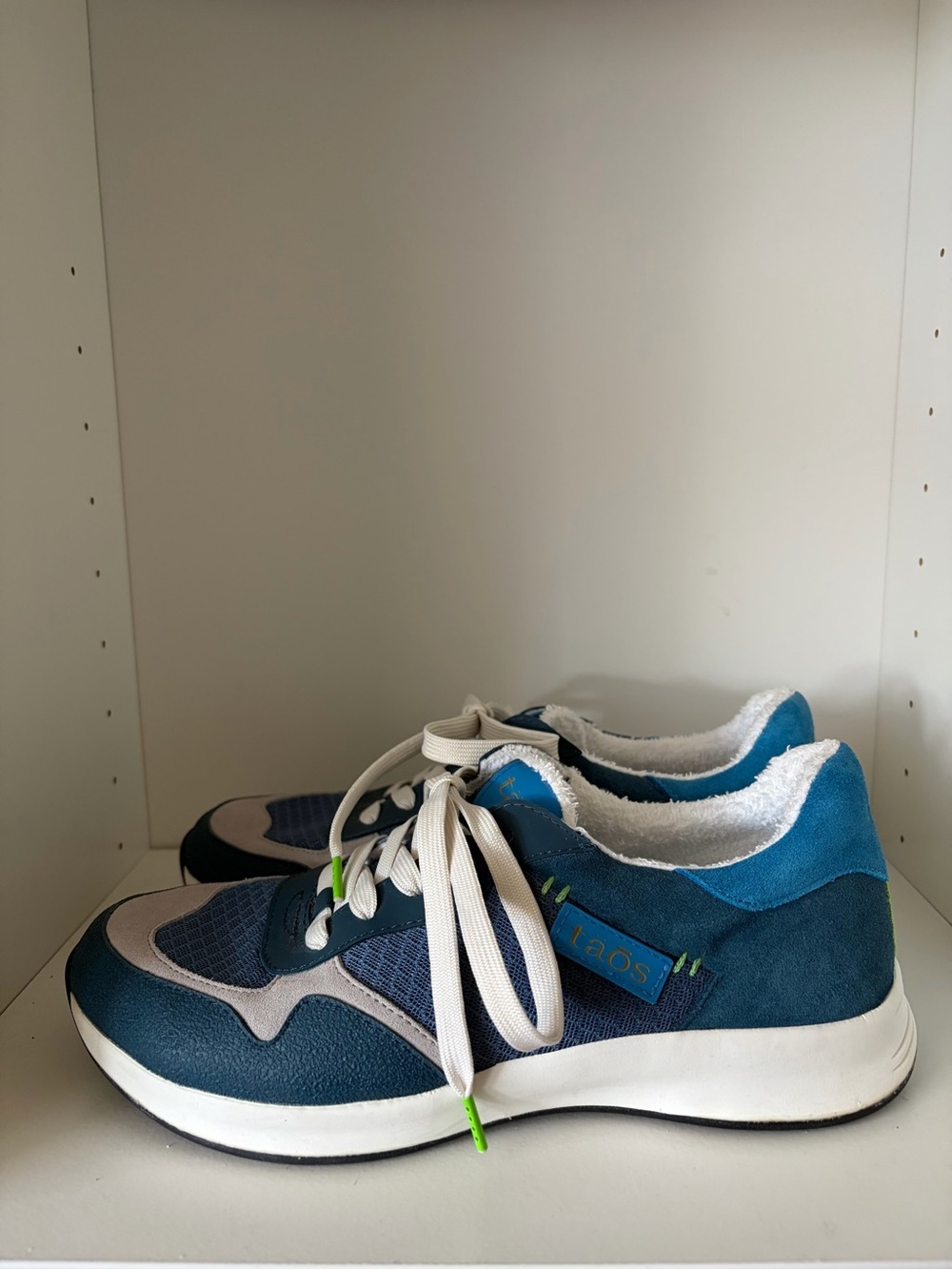 Taos Detour Women’s Sneakers in Blue Multi Size 8